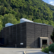 ローマ遺跡発掘シェルター