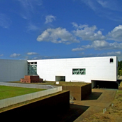 青森県立美術館